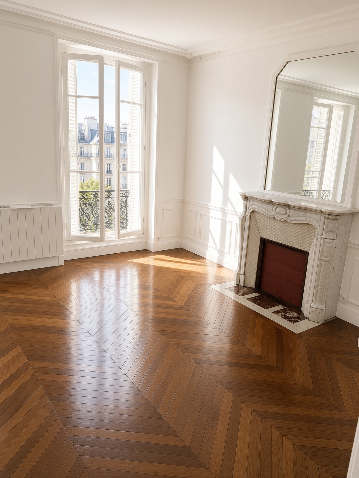 Salon haussmannien, parquet point de Hongrie et cheminée