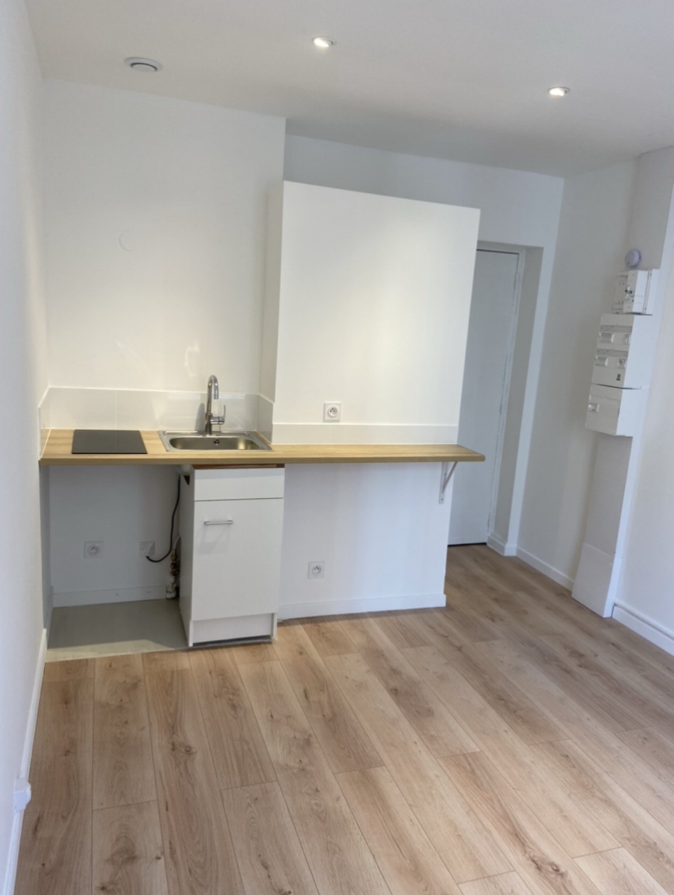 Cuisine studio rénovée